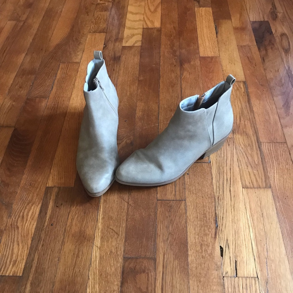 Shoe dazzle ankle boots